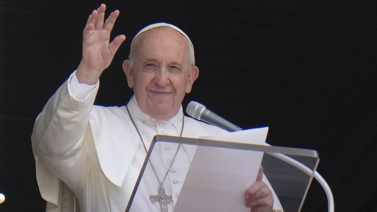 Papež František byl hospitalizován, má za sebou plánovanou operaci střeva